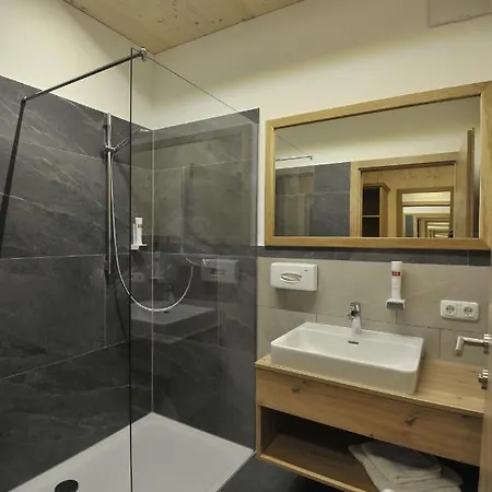 Dorfhotel Engl-grafinger Otel *